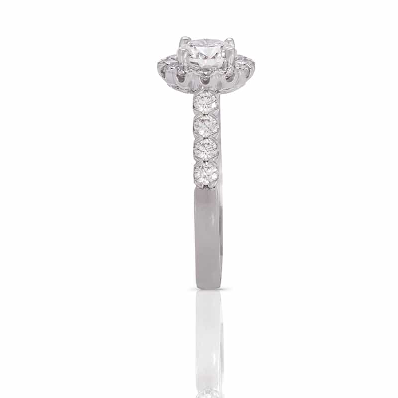  Stunning Diamond Engagement Ring In 18k 