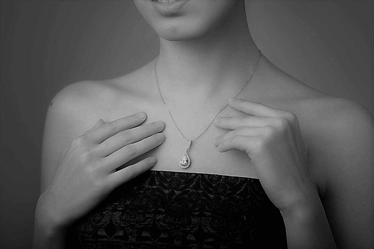 Image of a beautiful precious piece around model’s neck