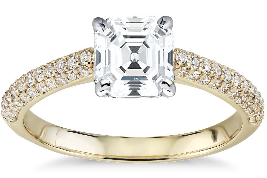 engagement-ring Square Shaped Diamonds